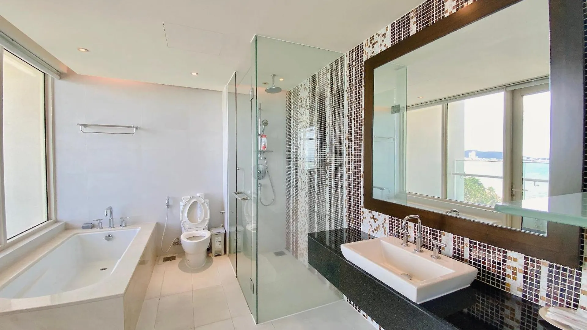 The Costa Luxury 2 Bedrooms, Seaview Nha Trang
